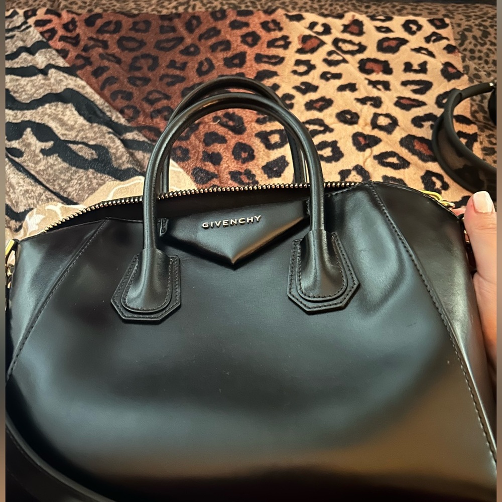 Givenchy medium antigon bag